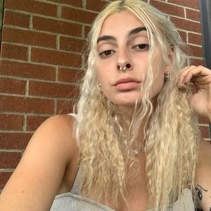 Meet your Posher, Devora